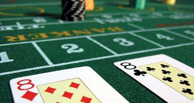 How to play baccarat and win more games online?